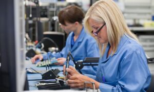 CE3S Introduces Hakko ATX Intelligent Torque Controller and Soldering Stations FX-971/FX-972